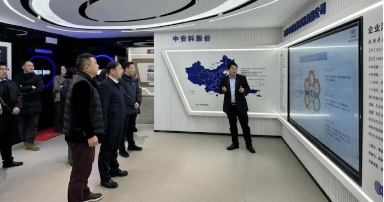 貼合適老化政策，助力智慧養(yǎng)老 | 蘇州市副市長(zhǎng)查穎冬一行蒞臨中安科子公司中科智能調(diào)研適老化改造工作